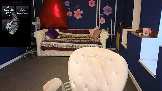 Kira Kenett online show from May 2026 07:05:02 AM