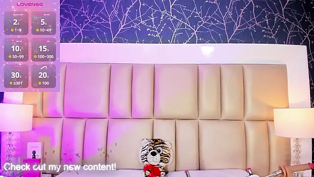 HatsaJones online show from March 2026 03:45:02 AM