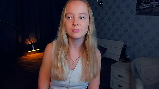 SoonMoor online show from September 2025 06:18:02 PM