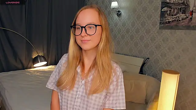 SoonMoor online show from October 2025 05:26:02 PM