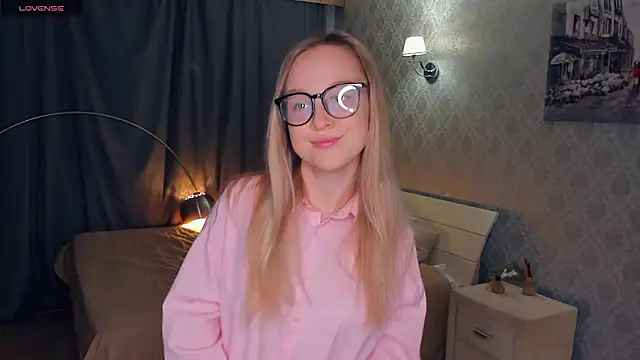 SoonMoor online show from November 2025 06:08:02 PM