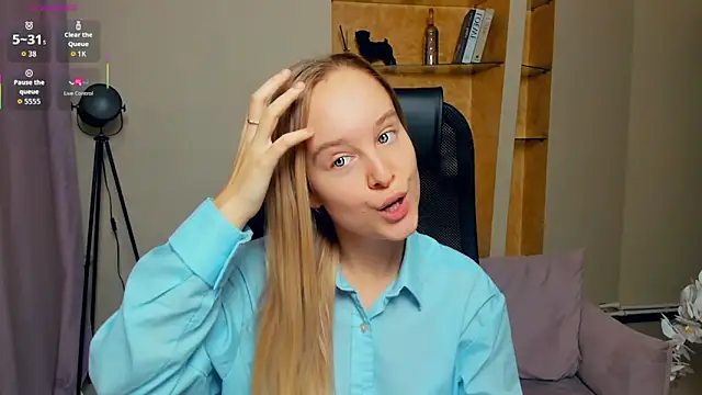 SoonMoor online show from November 2025 07:36:03 PM