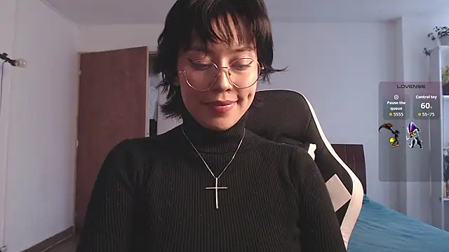 Snapshot of Ellyuwuw chatting on October 2025 08:51:02 PM Ellyuwuw online show from October 2025 08:51:02 PM