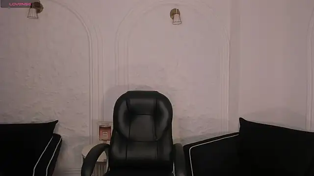 Snapshot of MayaMoretti_ chatting on December 2025 03:12:02 AM MayaMoretti online show from December 2025 03:12:02 AM