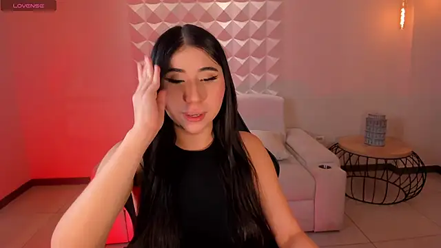 Snapshot of MayaMoretti_ chatting on May 2026 05:33:01 PM MayaMoretti online show from May 2026 05:33:01 PM