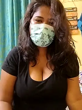 Snapshot of HAANNIAA chatting on September 2025 03:45:01 PM HAANNIAA online show from September 2025 03:45:01 PM