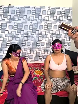 Family02 online show from December 2025 05:09:02 PM