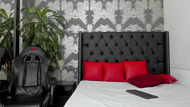 Lean Portman online show from April 2026 02:28:01 PM