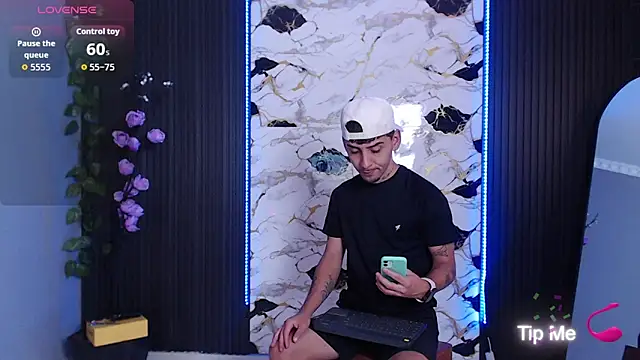 Snapshot of SpicyBoys_X chatting on September 2025 08:30:02 PM SpicyBoys X online show from September 2025 08:30:02 PM