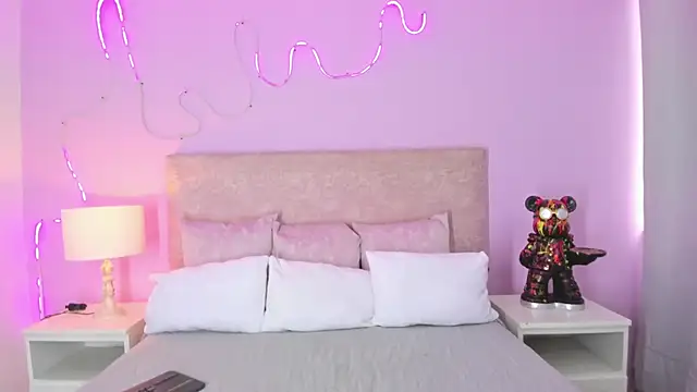 EmaRae1499 online show from November 2025 12:37:02 PM