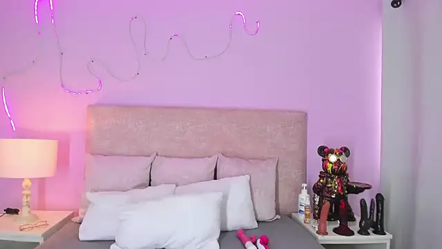 EmaRae1499 online show from November 2025 07:34:02 PM