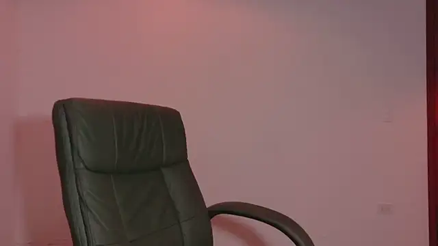 Olivia11  online show from November 2025 12:16:01 PM