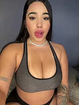 Snapshot of SofiaWildee chatting on April 2026 04:56:01 AM SofiaWildee online show from April 2026 04:56:01 AM