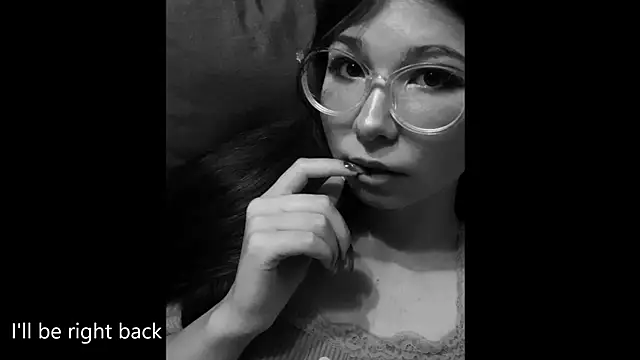 Snapshot of MiaamaLoveLyslt chatting on September 2025 04:51:02 PM MiaamaLoveLyslt online show from September 2025 04:51:02 PM