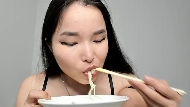 Soyun Mia online show from April 2026 12:21:01 PM