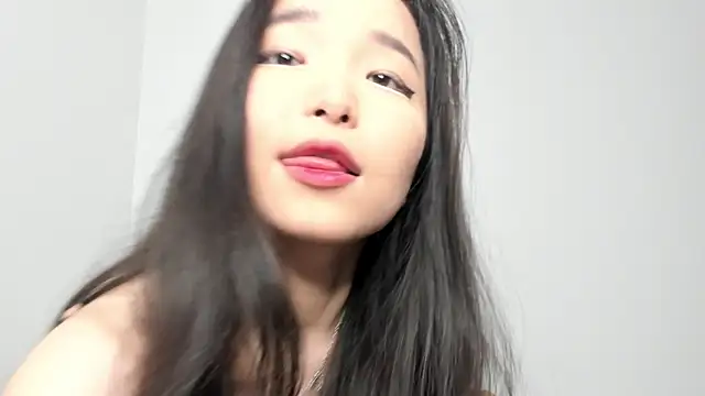Soyun Mia online show from May 2026 12:10:01 PM