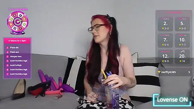 Snapshot of Harley-Moon chatting on October 2025 09:24:02 PM Harley-Moon online show from October 2025 09:24:02 PM