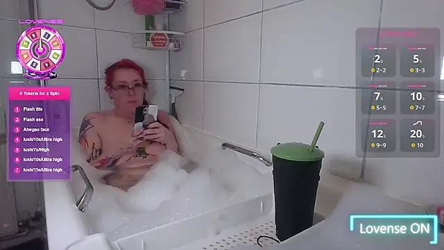 Snapshot of Harley-Moon chatting on November 2025 05:13:02 PM Harley-Moon online show from November 2025 05:13:02 PM