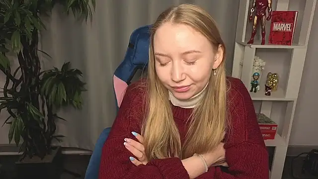 Snapshot of JulieGreen chatting on November 2025 12:40:02 PM JulieGreen online show from November 2025 12:40:02 PM