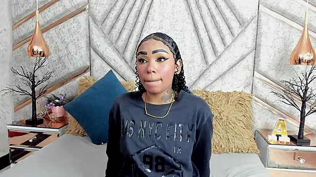 SkylerBloomm online show from November 2025 02:33:01 AM