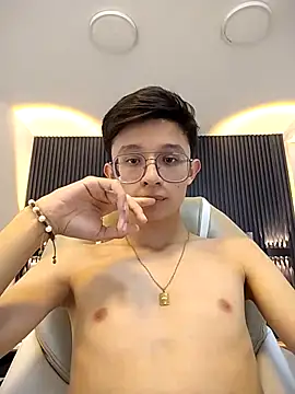 SantiagoRusso18 online show from October 2025 03:20:01 PM