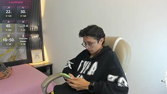 SantiagoRusso18 online show from November 2025 02:06:02 PM