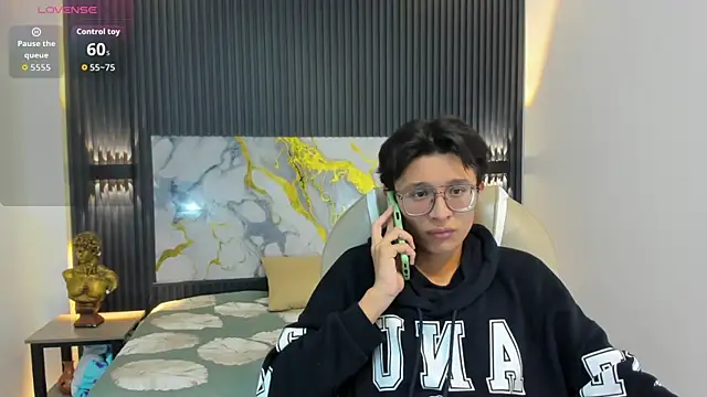 SantiagoRusso18 online show from November 2025 02:32:02 AM