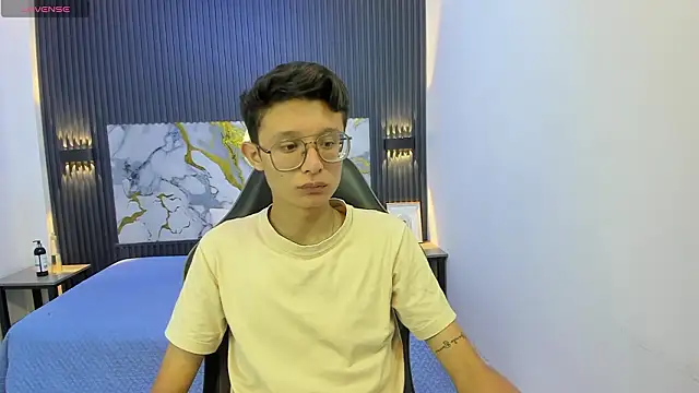 SantiagoRusso18 online show from March 2026 07:10:02 PM