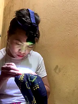 tuyetnhi-00 online show from September 2025 02:00:02 AM