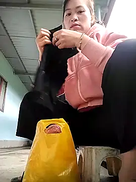 tuyetnhi-00 online show from October 2025 01:12:02 AM