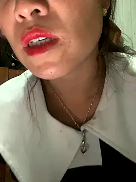 tuyetnhi-00 online show from October 2025 01:19:01 PM