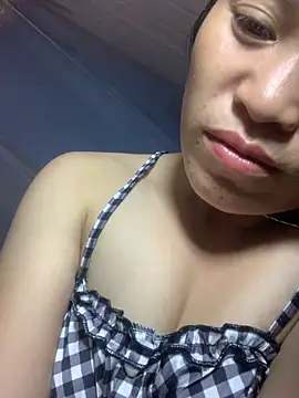 tuyetnhi-00 online show from October 2025 01:55:01 PM