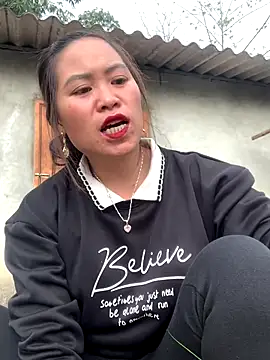 Snapshot of tuyetnhi-00 chatting on December 2025 01:47:01 AM tuyetnhi-00 online show from December 2025 01:47:01 AM