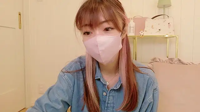 Snapshot of SUZU_1201 chatting on October 2025 01:38:01 AM SUZU 1201 online show from October 2025 01:38:01 AM