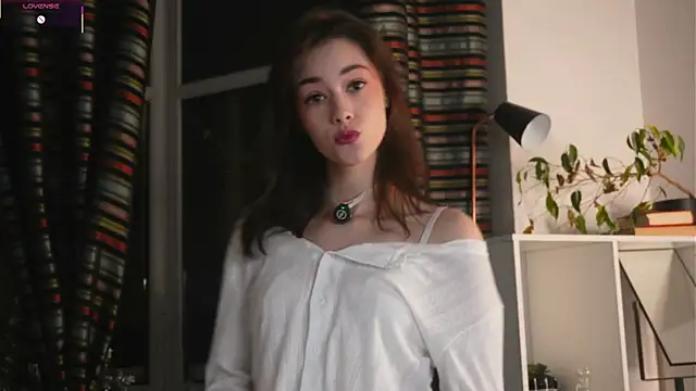 Snapshot of ttragedienne chatting on December 2025 02:07:02 AM ttragedienne online show from December 2025 02:07:02 AM