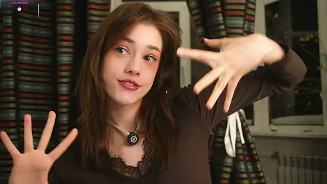 Snapshot of ttragedienne chatting on December 2025 02:30:02 AM ttragedienne online show from December 2025 02:30:02 AM