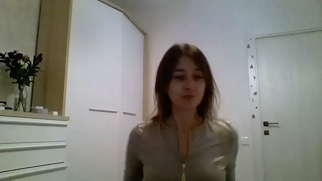 Snapshot of Avenique chatting on October 2025 08:40:01 PM Avenique online show from October 2025 08:40:01 PM