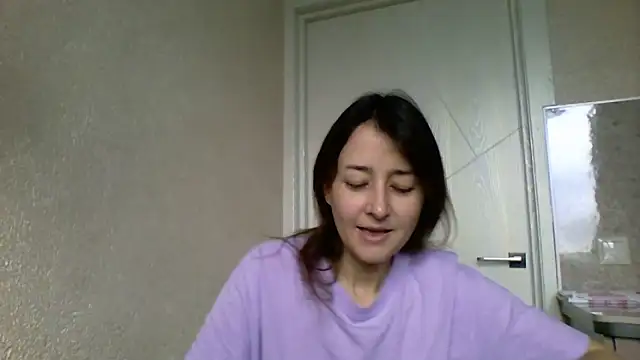 Snapshot of Avenique chatting on October 2025 11:36:01 AM Avenique online show from October 2025 11:36:01 AM