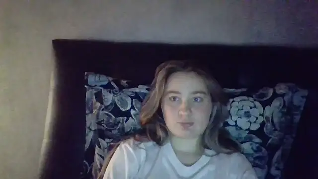 Snapshot of Karyllia chatting on October 2025 10:18:02 PM Karyllia online show from October 2025 10:18:02 PM