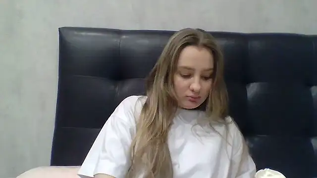 Snapshot of Karyllia chatting on October 2025 04:26:02 PM Karyllia online show from October 2025 04:26:02 PM