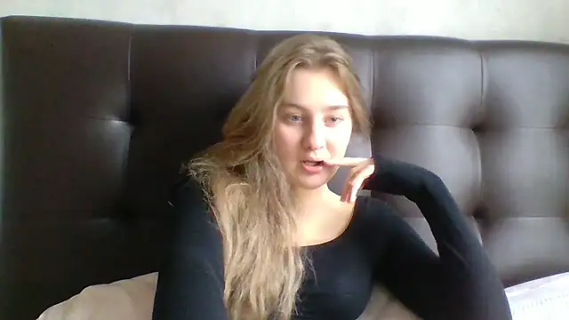 Snapshot of Karyllia chatting on October 2025 12:25:01 PM Karyllia online show from October 2025 12:25:01 PM