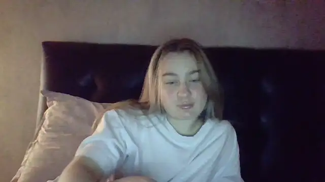 Snapshot of Karyllia chatting on October 2025 11:47:01 PM Karyllia online show from October 2025 11:47:01 PM