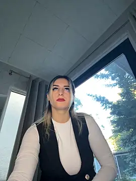 Ella Vee online show from September 2025 04:47:01 AM