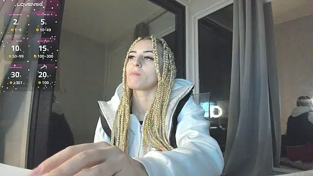 Ella Vee online show from October 2025 03:03:02 AM