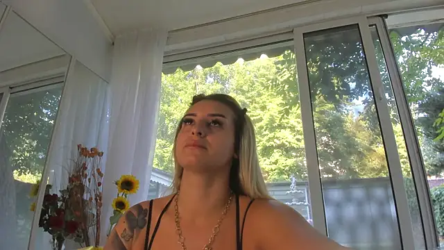 Ella Vee online show from July 2026 05:21:02 AM