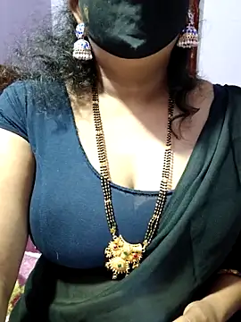 luci-queen online show from October 2025 03:10:02 PM