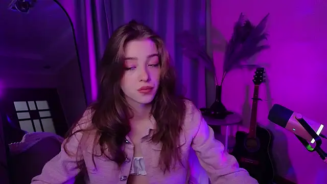 Snapshot of AstraMist chatting on September 2025 01:24:02 PM AstraMist online show from September 2025 01:24:02 PM