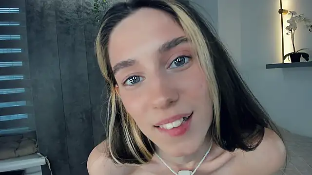 Snapshot of AntonettaTarring chatting on June 2026 08:08:01 AM AntonettaTarring online show from June 2026 08:08:01 AM
