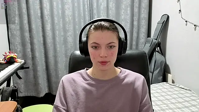CutieAnny online show from April 2026 08:22:01 PM