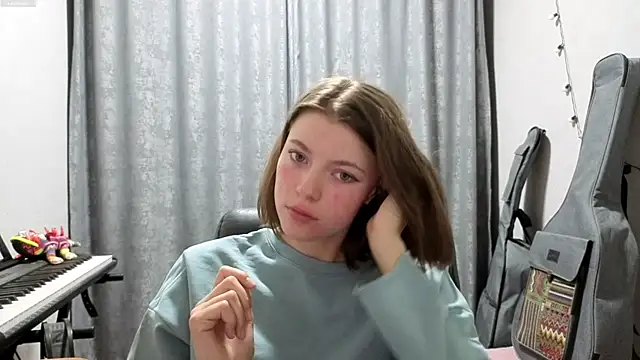 CutieAnny online show from May 2026 08:04:02 PM